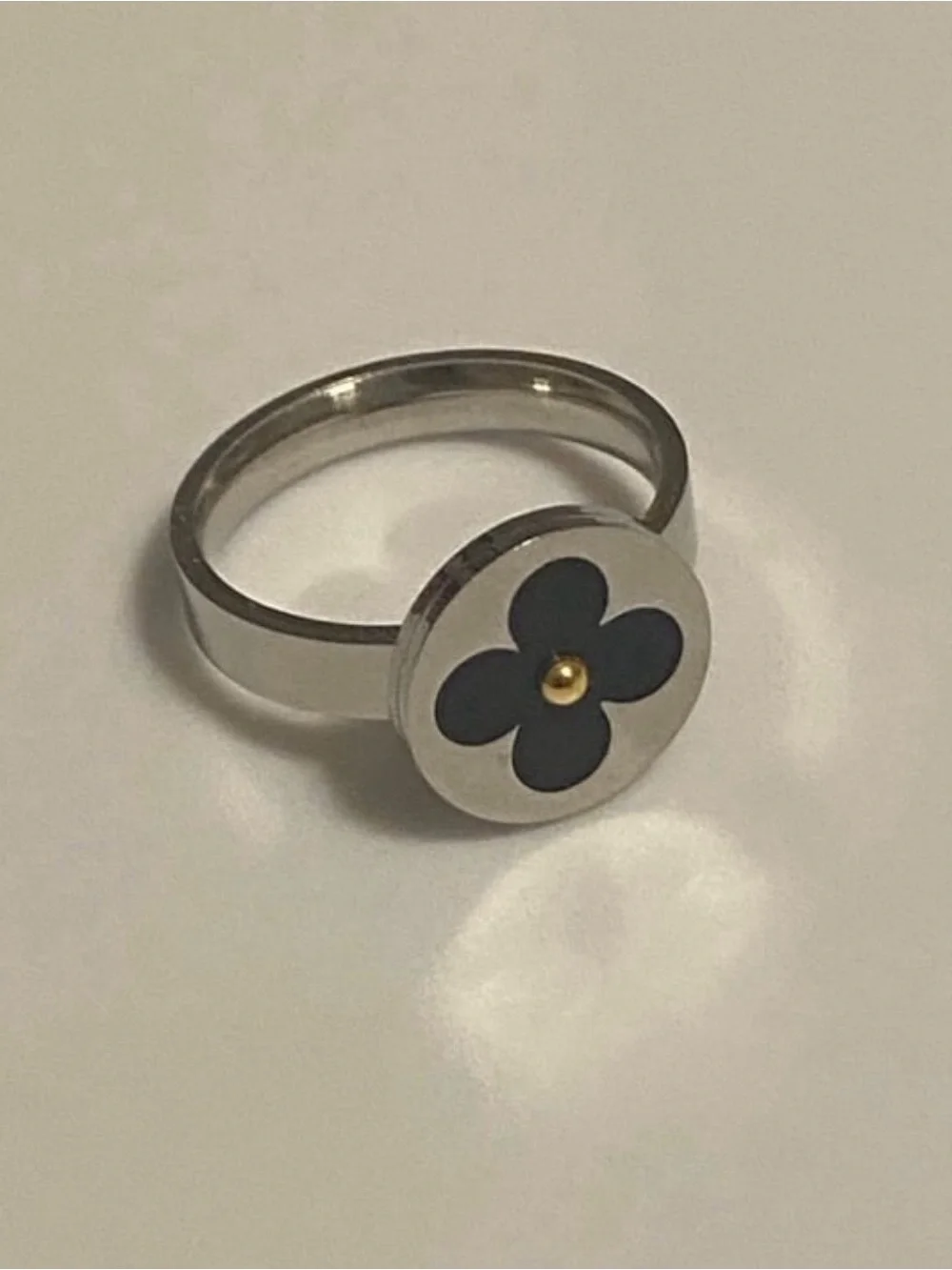 Vintage Black Clover Motif Stainless Steel Women's Ring - Size 8
